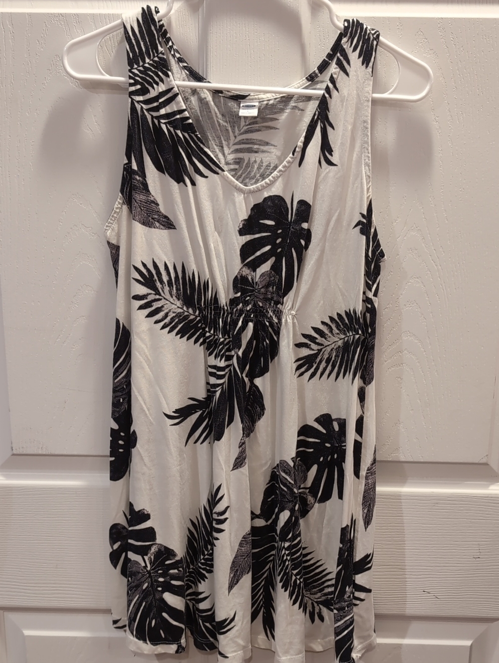 Old Navy Women's Maternity Black & White Tropical Print Tank Top